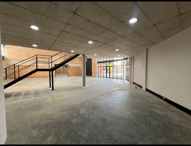 410M² WAREHOUSE TO LET IN STRIJDOMPARK